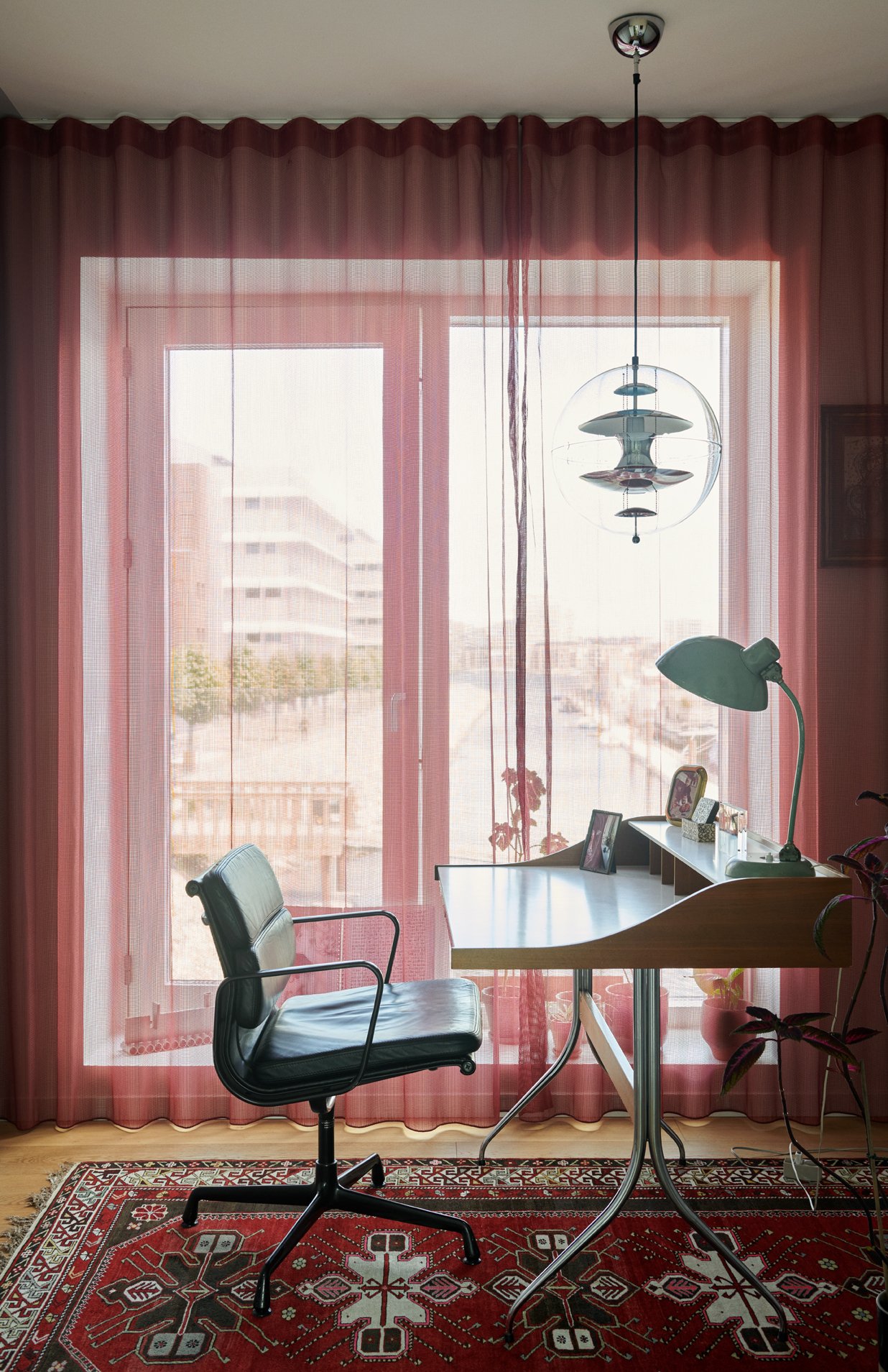  In the study, a vintage desk by George Nelson for Herman Miller, which used to belong to Denys’s mother, is matched with a chair by Charles and Ray Eames for the same brand. A ‘VP Globe’ pendant, by Verner Panton, hangs over an antique Persian rug c