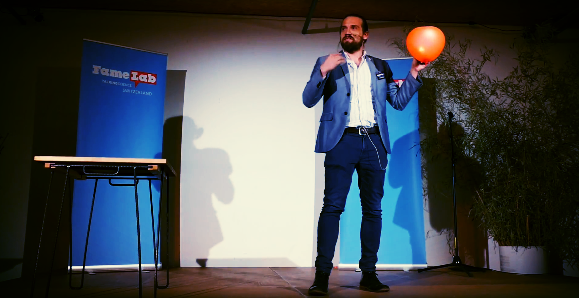 Famelab #FBF: "The Heartbeat of the Stars" - Explainable Daniel at the Swiss Finals