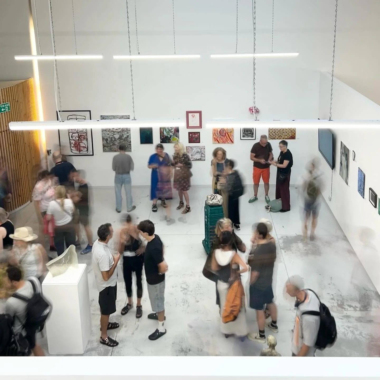 @ascstudios &hellip; celebrating 30 years 🍾🍾🍾
It&rsquo;s the last couple of days of &lsquo;Pearlescent&rsquo; @aschandbagfactory 

We have been delighted to support this event by giving a bainbridge print room prize to @fiona_masterton_art 
We are