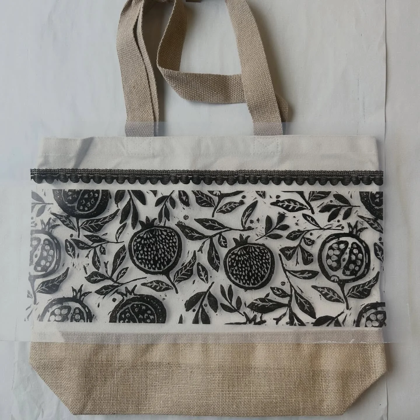 Yesterday in the studio&hellip;. New work by @brambleandblock.home 

Look forward to see the finished work :) 
#textileprinting #homewear