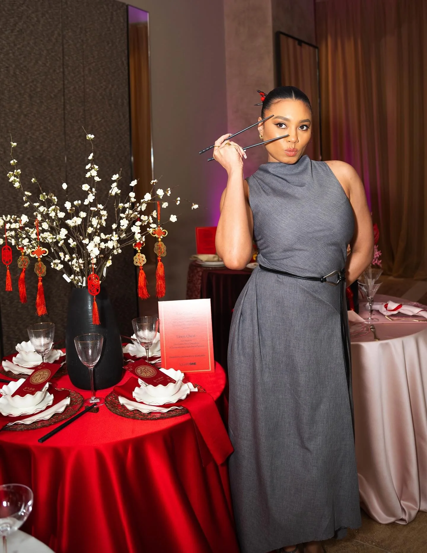 🧧🎶🥢🥡highly favoured &amp; fortunate🥠❤️&zwj;🔥🐴✨

新年快乐
Kung Hei Fat Choi! Go check out the Lunar New Year Market at @ShopSquareOne in celebration of the Year of the Horse, from February 5-8 in the Grand Rotunda (Level 2, near Holt Renfrew). 

Go