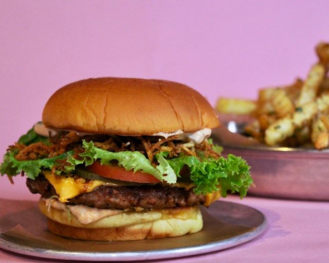 ✨NEW✨ Sunfed Burger
Plant-based Patty, American Cheese, Lettuce, Tomato, Pickles, Hickory Sticks, Good Fortune Sauce.