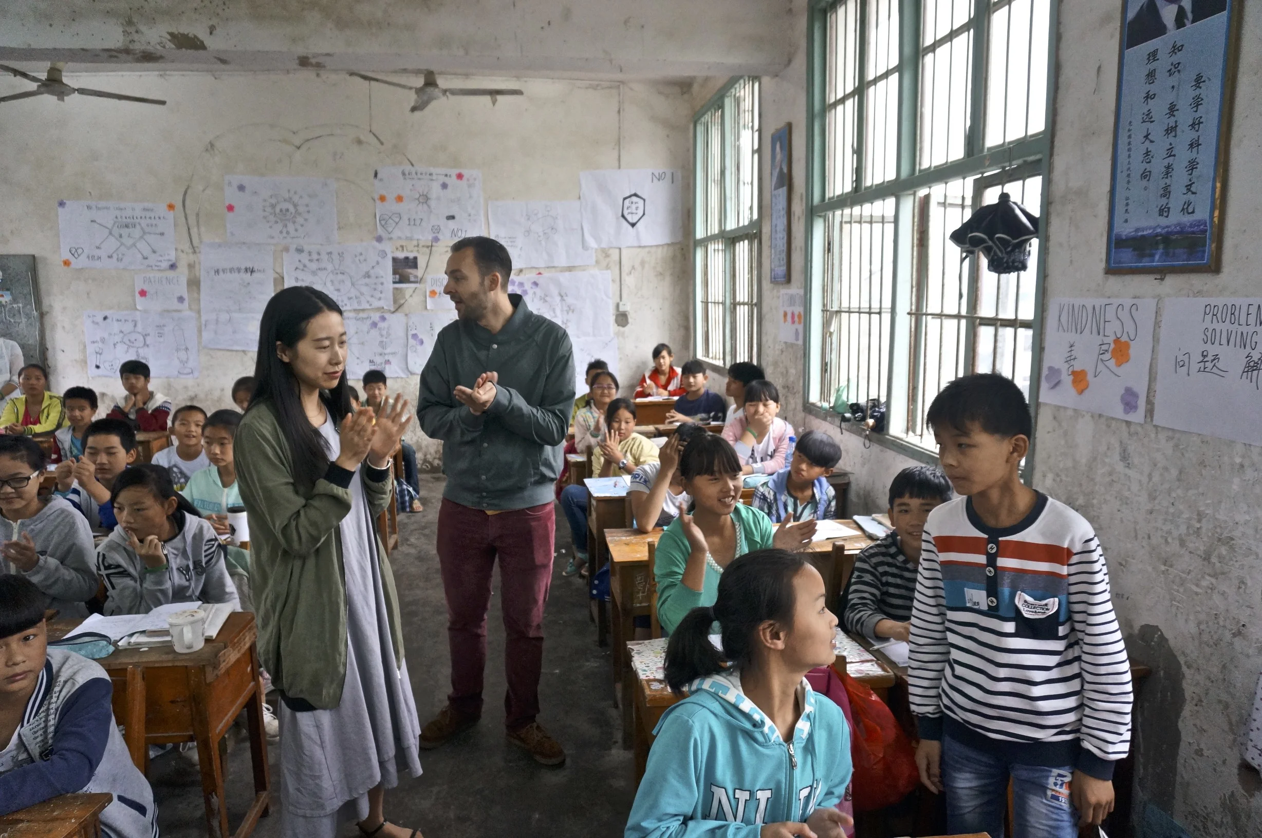 BEKIJK HIER MEER VIDEO’S EN FOTO’S VAN OLLIE AAN HET WERK IN CHINA. 
