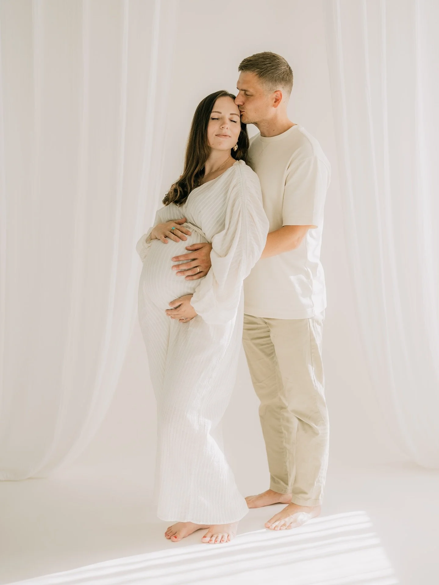 Mun studion laajennus valmistui alkukes&auml;st&auml;, ja on ollut niiin ihanaa p&auml;&auml;st&auml; kes&auml;ll&auml; jo kuvaamaan t&auml;&auml;ll&auml; yksitt&auml;isi&auml; kuvauksia teille!! Etenkin studio &amp; milj&ouml;&ouml; yhdistelm&auml;n