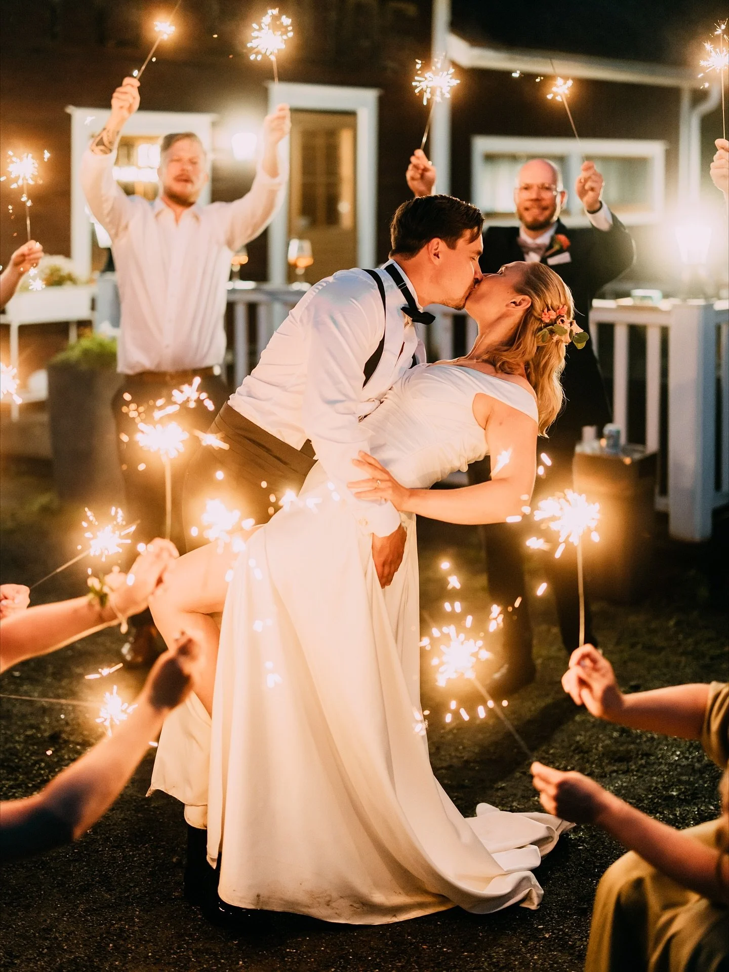 Venetsialaisviikonloppuun sopivaa tunnelmaa parin viikon takaisesta h&auml;&auml;kuvauksesta! ✨

T&auml;lle sesongille on viel&auml; yhdet h&auml;&auml;t edess&auml;, syyskuun puoliv&auml;liss&auml; (+ p&auml;&auml;sen my&ouml;s itse viel&auml; viera