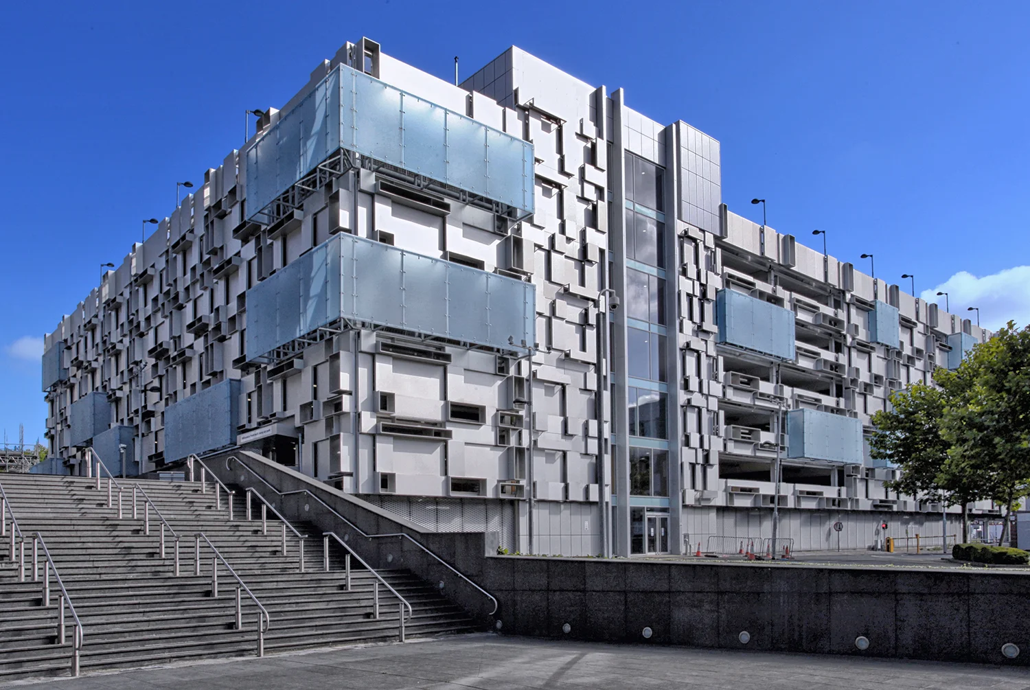 “If a building becomes architecture, then it is art.” – Arne Jacobsen