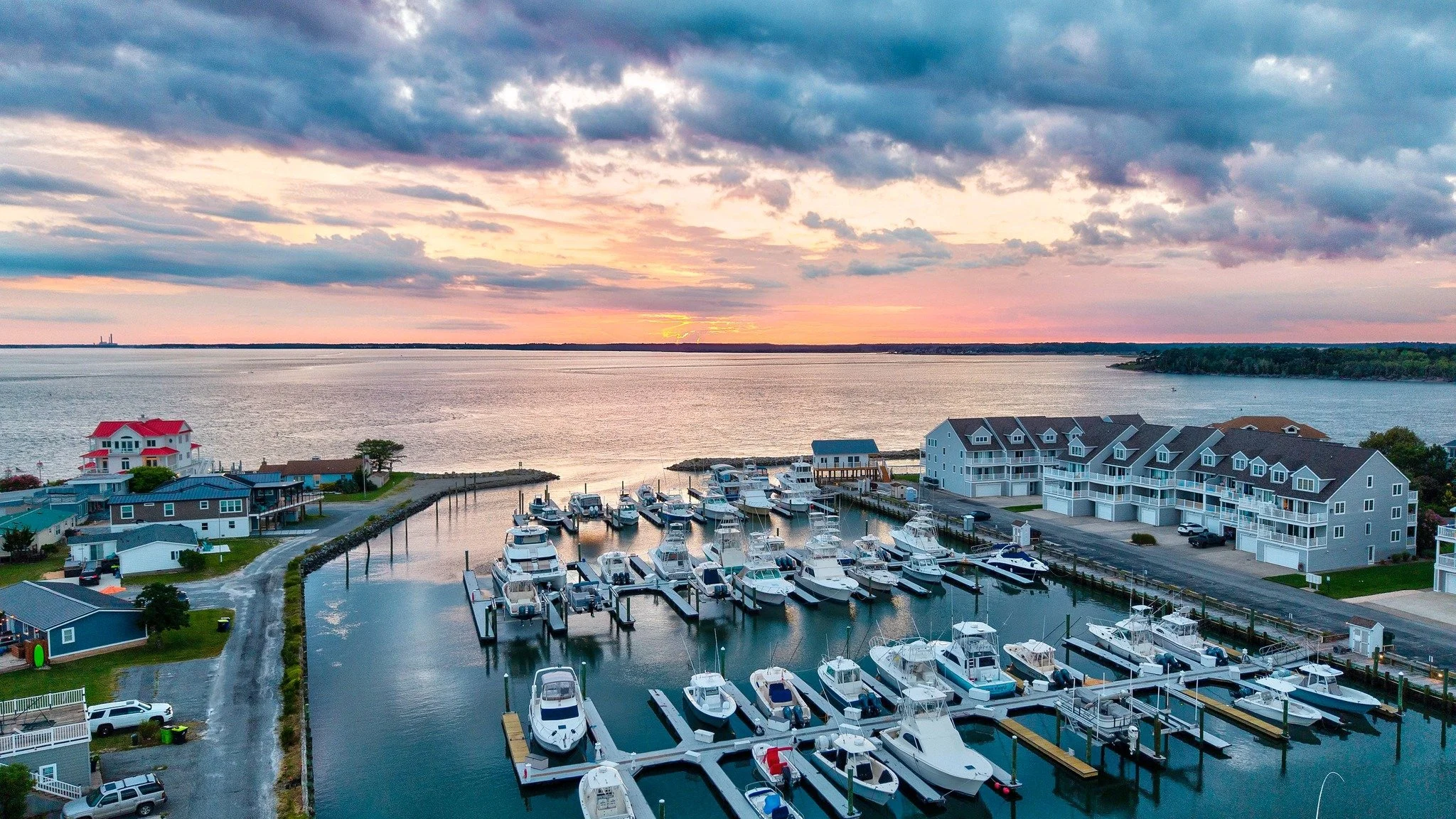 Selling homes is only part of the job—selling the lifestyle is where the magic happens. We’ll help you bring it all into focus π₯
 #LuxuryListing #TwilightVibes #CoastalLiving #RealEstatePhotography #BeachHouseVibes #ProfessionalPhotograp