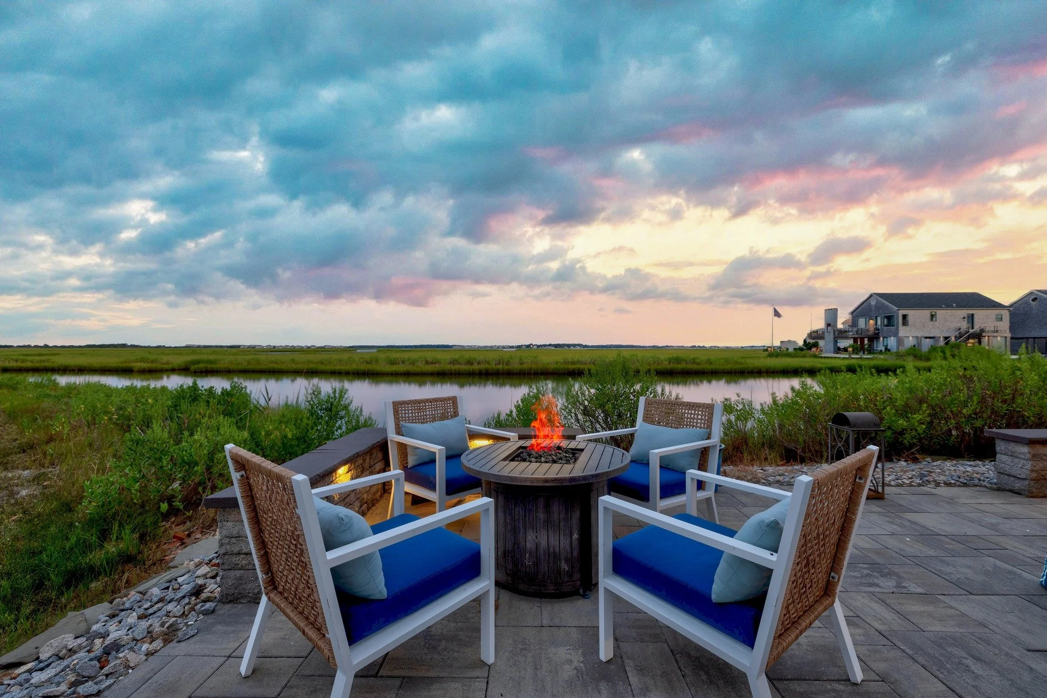 You moved to Bethany Beach so now your Monday  evenings looks like this β
 #RealEstatePhotography #Trusted #LuxuryListing #TwilightShoot #CoastalLiving #TwilightVibes #views