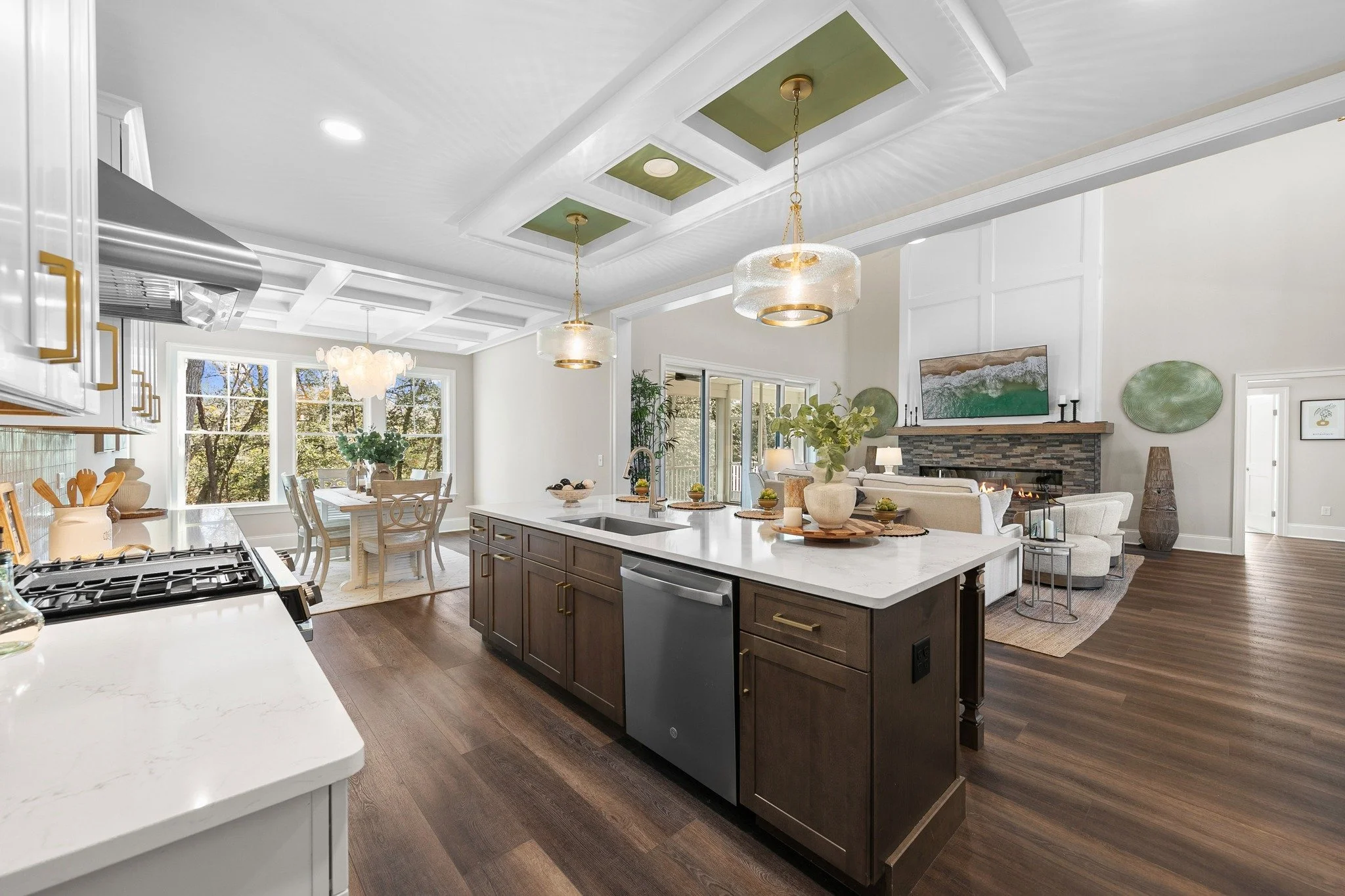 Photography that sells more than a layout.
This view captures the true heart of the home &mdash; the spaces where families gather, connect, and create the memories that matter most. Wishing you a warm and meaningful Christmas Eve. ✨
 #LuxuryListing #