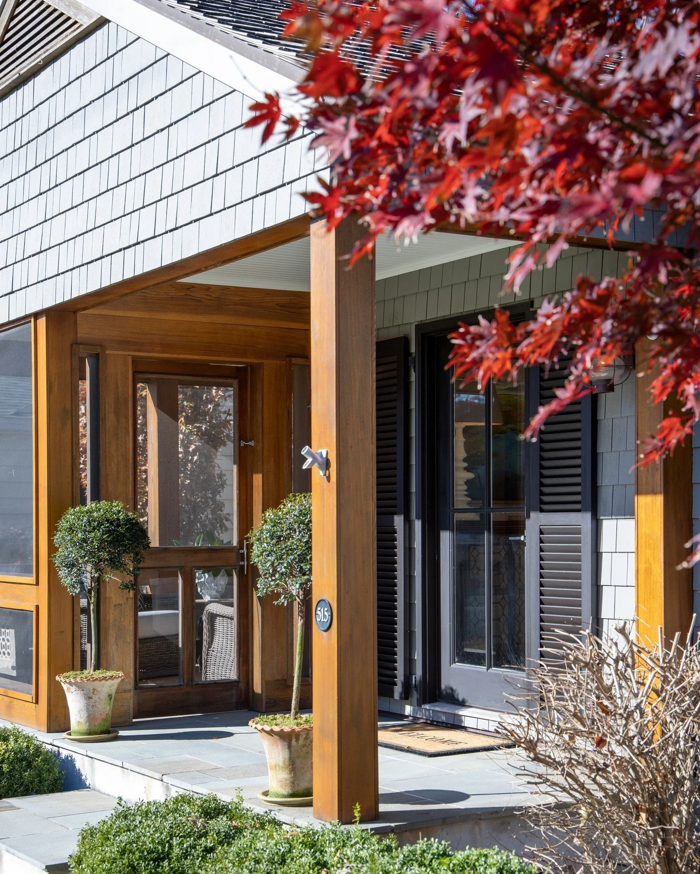 Quiet luxury lives in the details.
A thoughtfully designed front porch with modern lines and rustic warmth, perfectly suited for coastal living. We help properties stand out with imagery that feels inviting, refined, and authentic. Start 2026 with yo