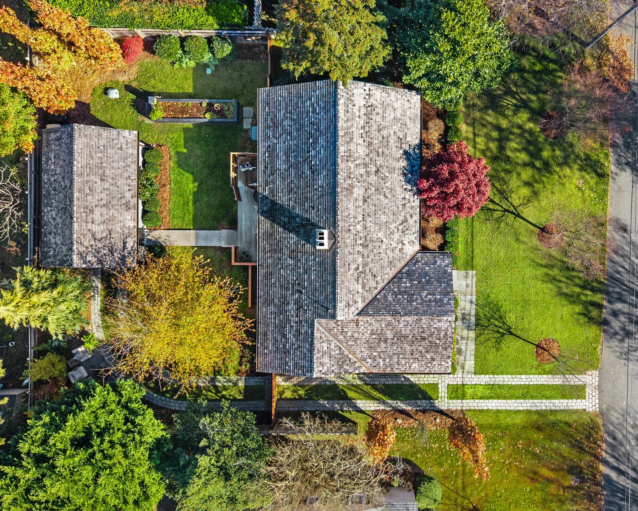 Sometimes you need a new perspective.
A bird&rsquo;s-eye view shows the full picture&mdash;layout, surroundings, and how the property truly sits on the land. Adding aerials gives buyers clarity they can&rsquo;t get from ground-level photos alone.
 #R
