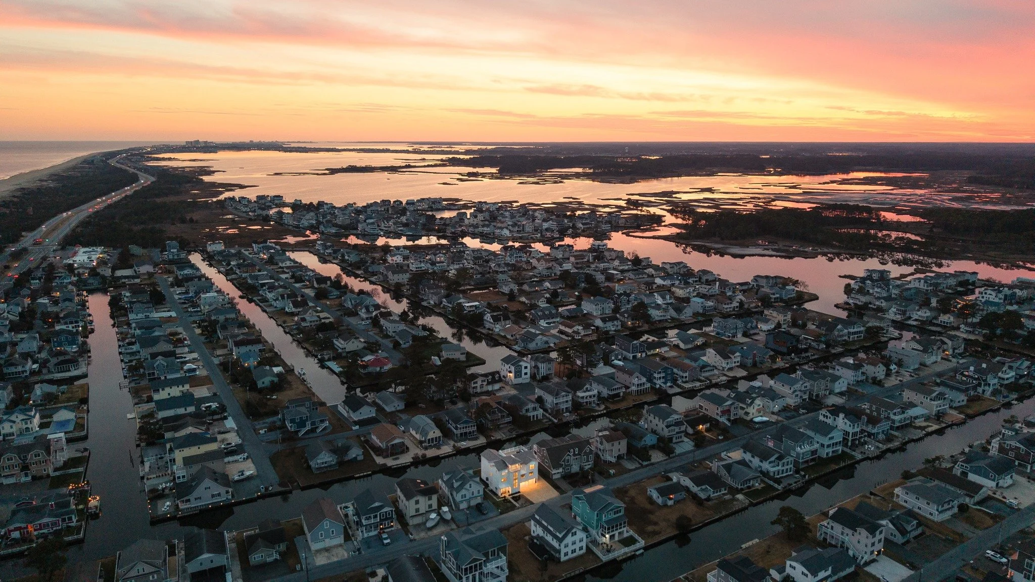 Golden hour doesn&rsquo;t stop at the ground.
Twilight drone photography brings out the warmth of the bay and the beauty of the coastline, creating imagery that feels cinematic and unforgettable&mdash;the kind that captures attention, builds emotion,