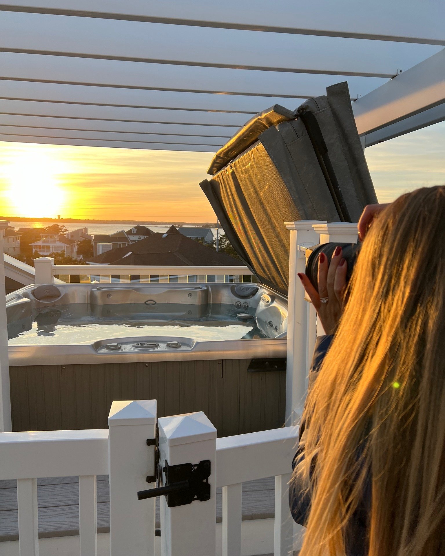 The magic behind the photo✨
Every image is intentionally crafted to highlight the home&rsquo;s best features &mdash; because it&rsquo;s the small, thoughtful details that turn someone from browsing&hellip; to booking.