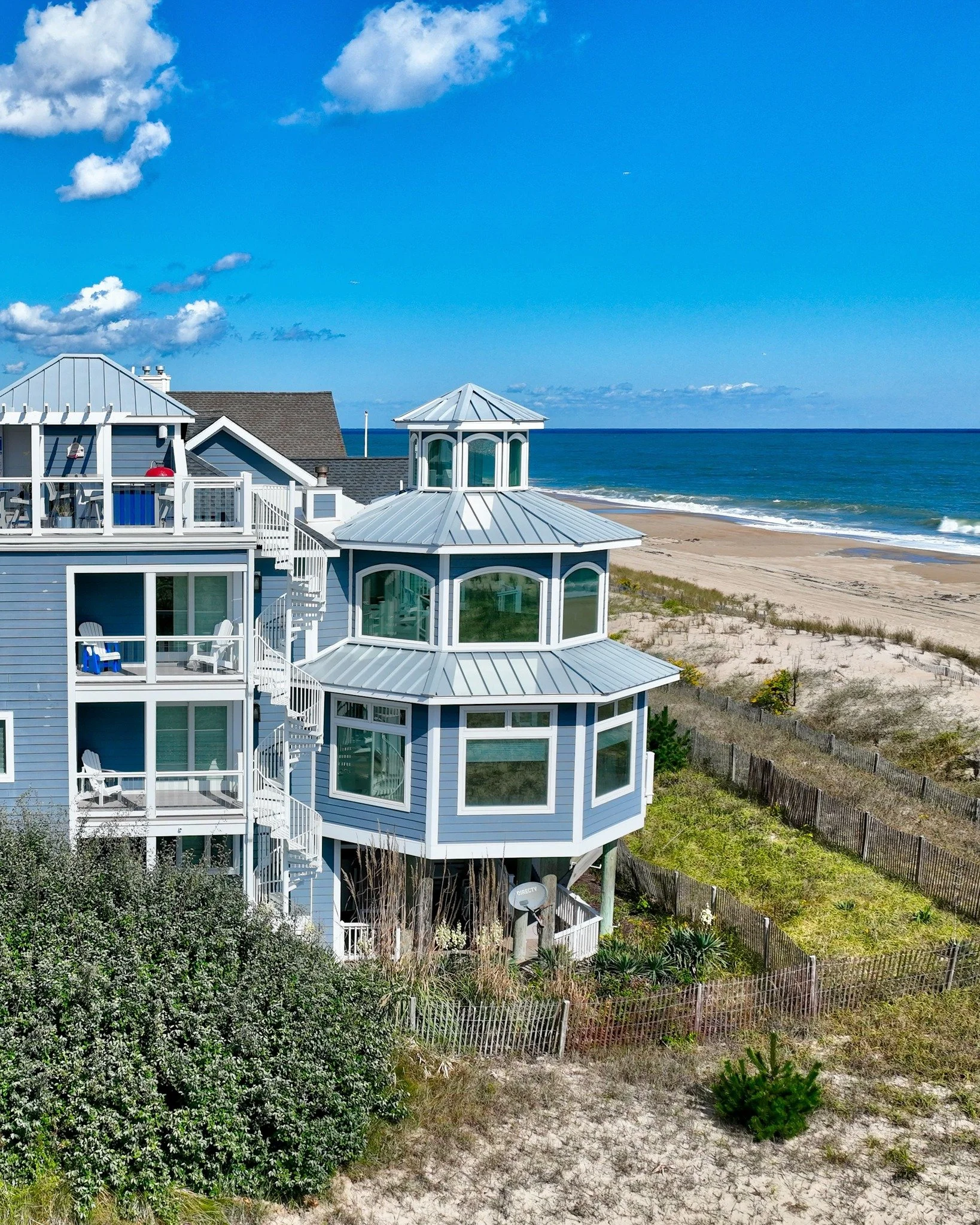 Some homes shine during the day.
Others come alive as the sun begins to set.
For waterfront properties like this, capturing both perspectives tells the full story. Daylight highlights the setting &mdash; the water, the views, the connection to the co