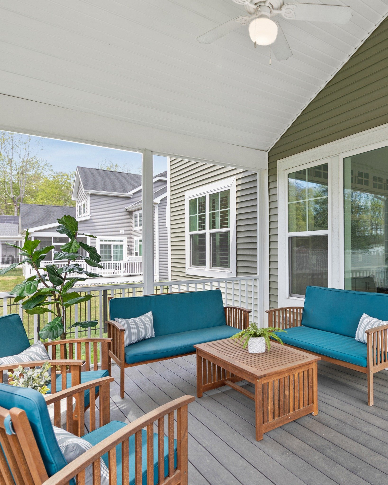 Out back is where it all comes together!
Rich red wood tones, layered with those perfect turquoise cushions&mdash;it&rsquo;s bold, but still feels completely relaxed. Clean, open, and ready for slow evenings or last-minute get-togethers.
Honestly, it