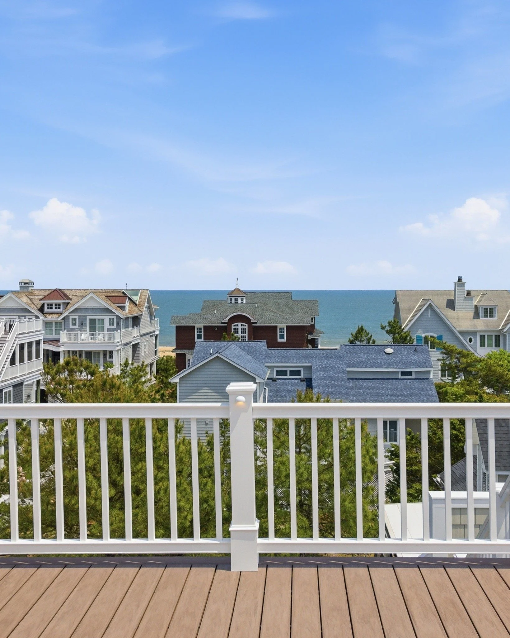 From that balcony view alone&hellip; you already know this is a beach house.  Add in rooftop ocean views and a beach gear drop zone, and it&rsquo;s game over 🌊