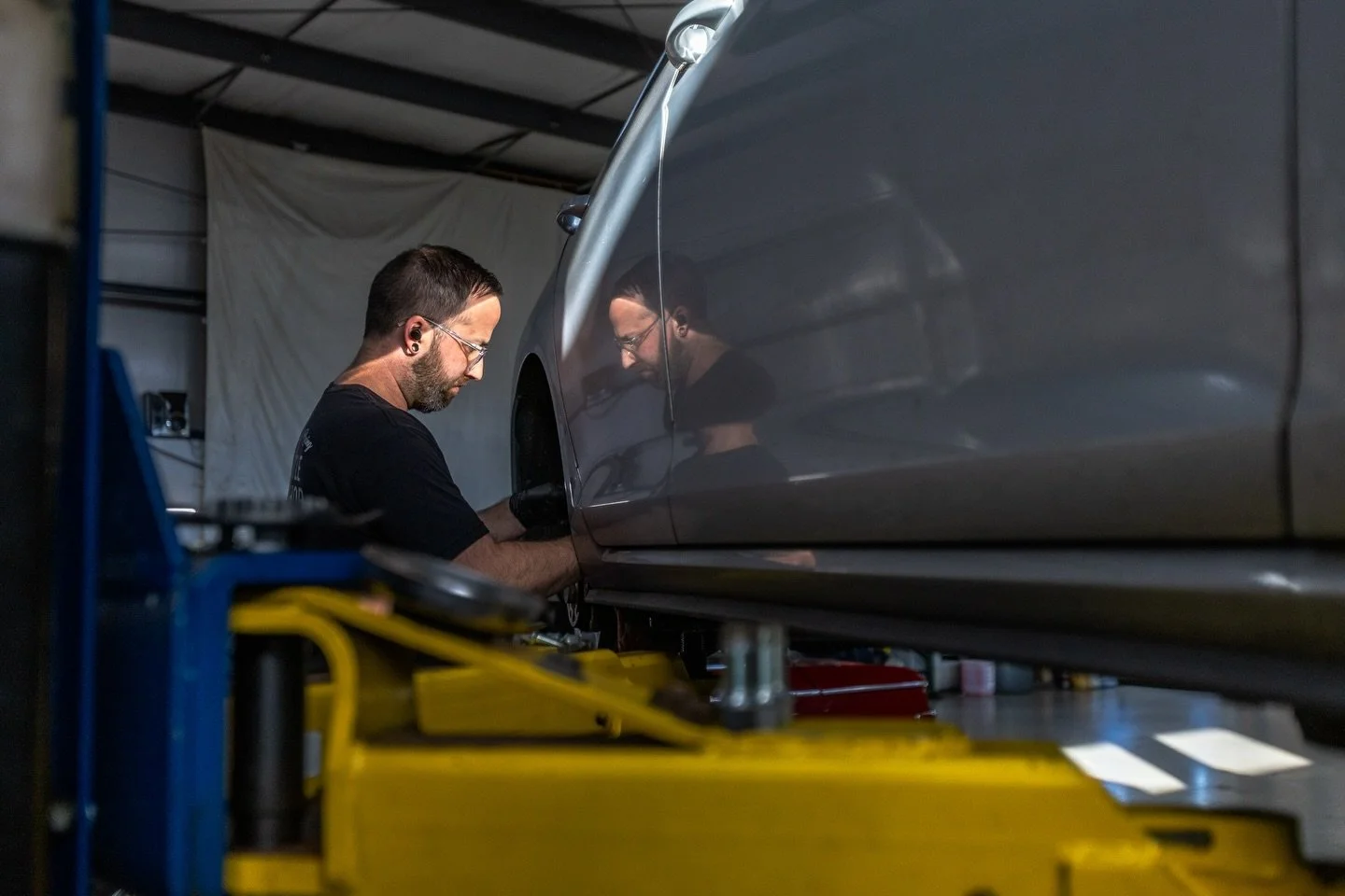 Shop lighting hits different around this time of year🌇🔧

#brakes #brakerepair #automaintenance #autoshop #automotiverepair #vehiclemaintenance #eatsleepracerepeat #smilesformiles #tlss #rochester #rochesterny