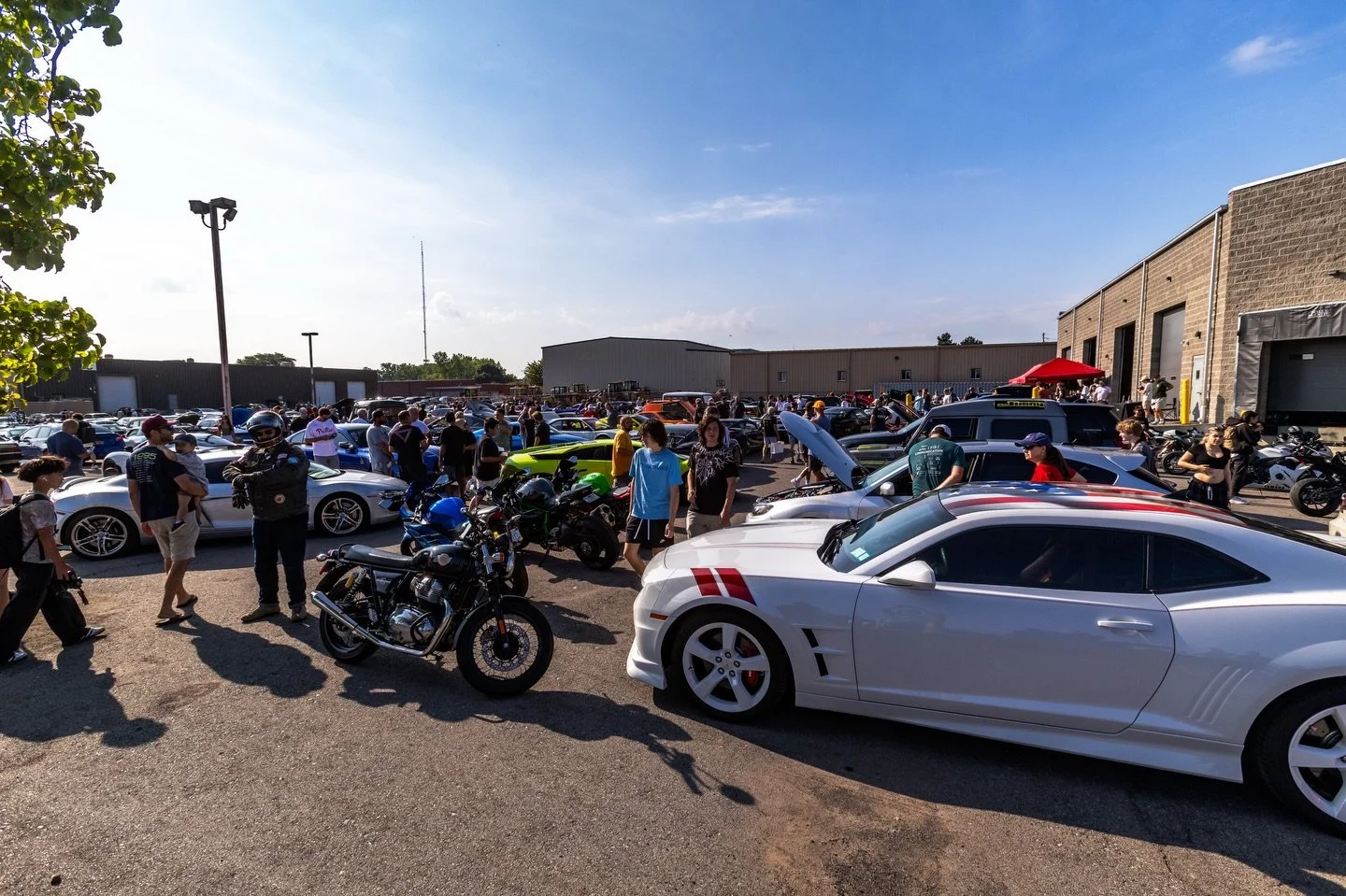 brb, swapping the fireplace on the tv with @carsandcoffeeroc to stay warm🕯️🥶

#carsandcoffee #rochester #eatsleepracerepeat #smilesformiles