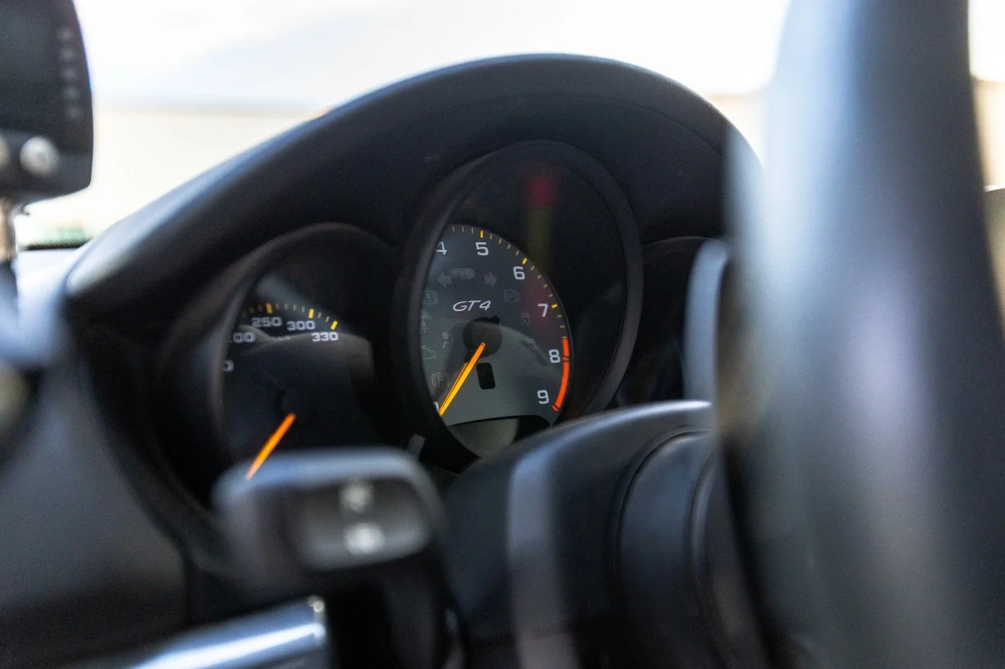 Incase you know anyone who wears a size GT4 this holiday season🎁👀🫢

🌐For more info on this vehicle and the latest in stock, visit our website or give us a call! @littlespeedshopautosales

#porsche #porschegt4 #gt4 #porschecayman #cayman #autosale