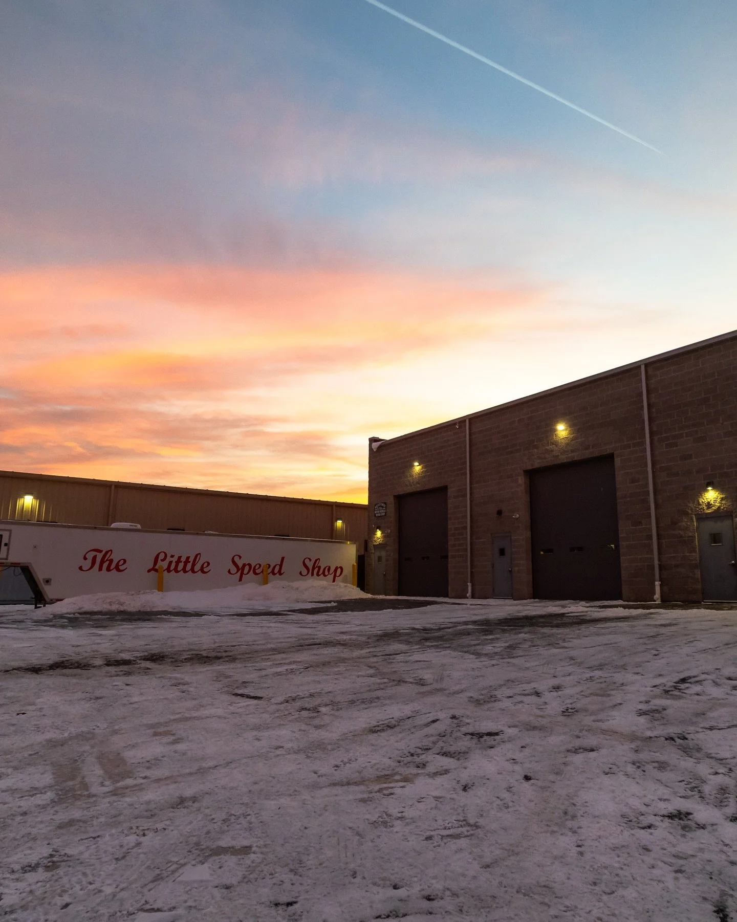 To 365 more shop sunsets like this🌇🎇

#happynewyear #eatsleepracerepeat #smilesformiles #rochesterny #tlss