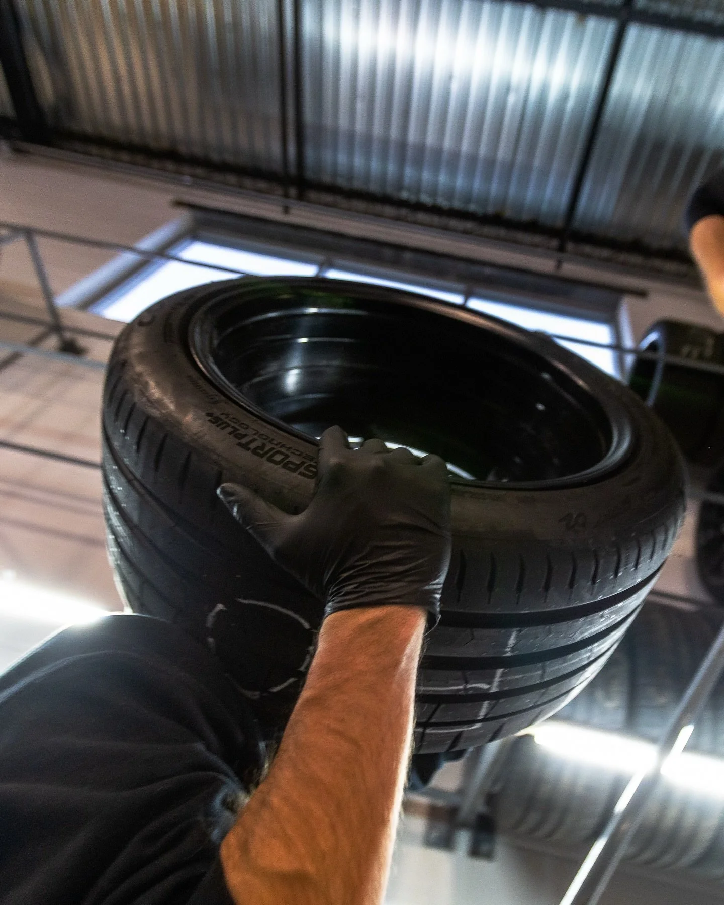 Mondays can be so TIRE(ing)🛞💤

#autoshop #tireshop #eatsleepracerepeat #smilesformiles #tlss