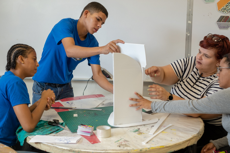 An art class at work in Caimito