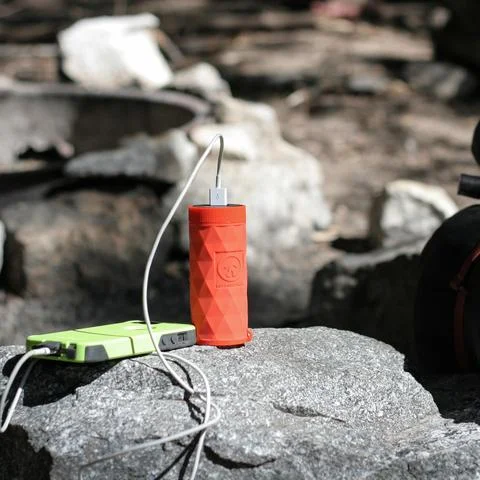 buckshot-pro-portable-charger-global_large.jpg