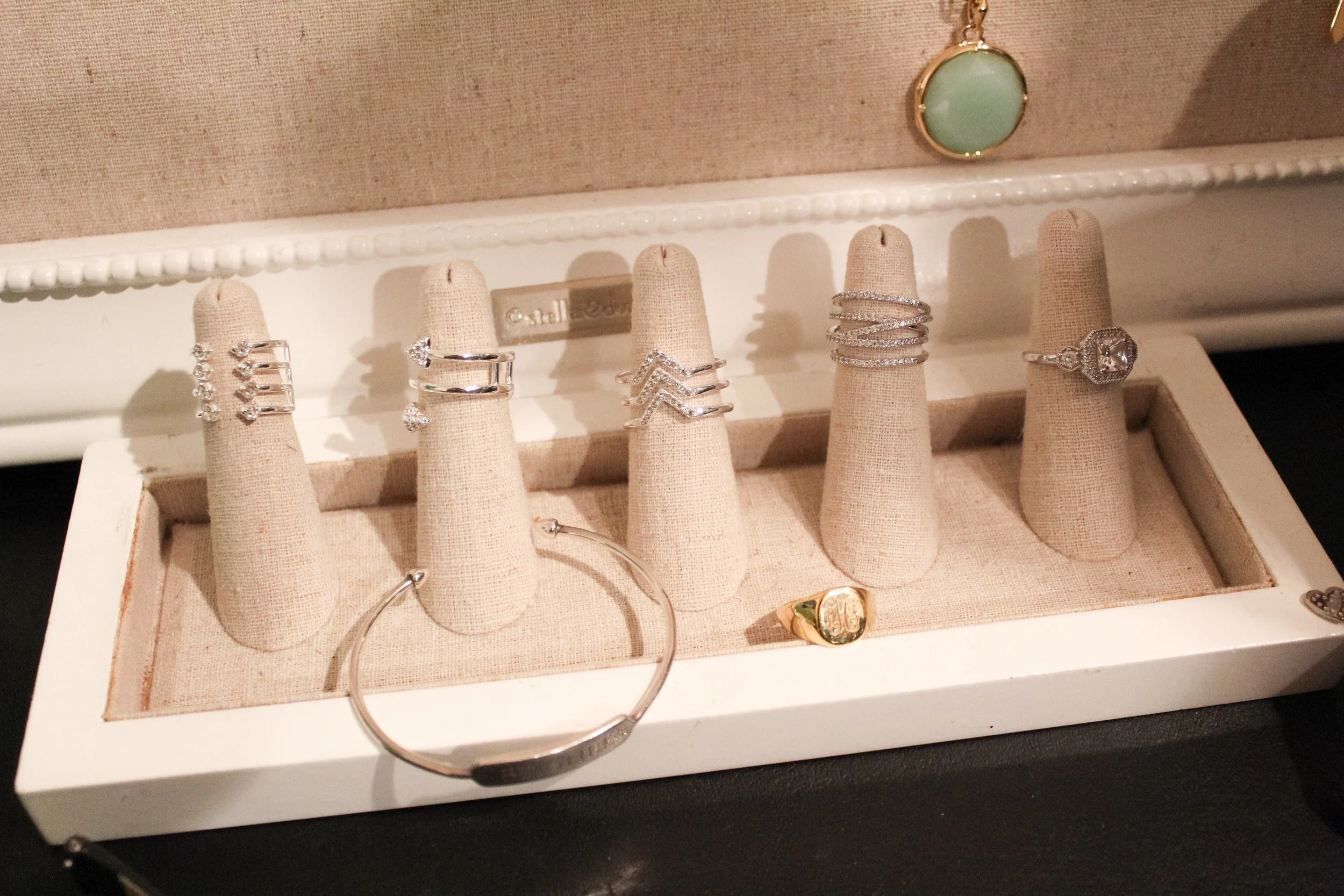 silver rings && pretty things