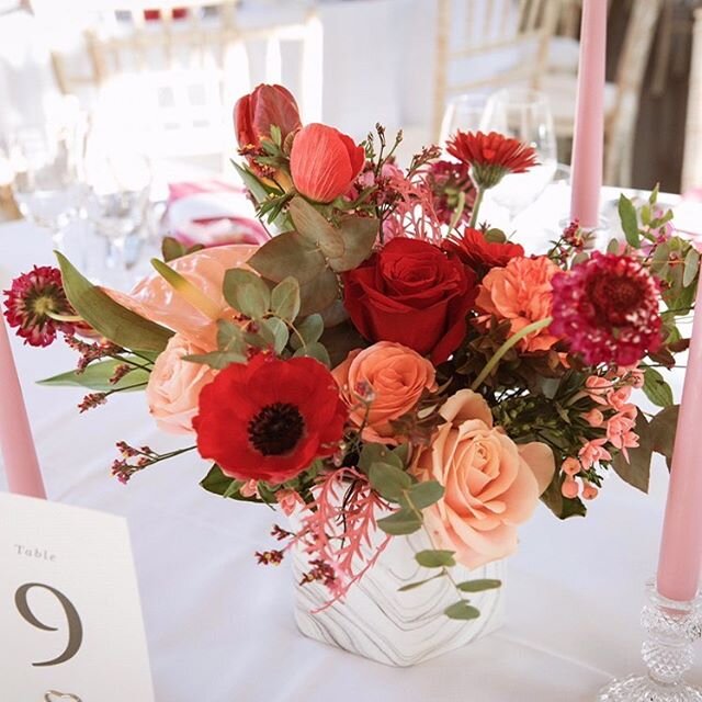 Rebellious blooms 🤘🏻
.
.
.
Miss seeing floral masterpieces on a weekly basis! .
.
.
#weddingplanner #londonweddingplanner #flowerstagram #pinkandred