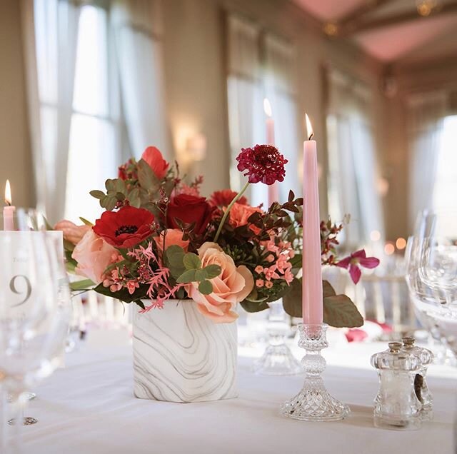 Pink and red should always go together ❣️💕
.
.
.
#londonweddingplanner #pinkandred #pinkandredflowers #pinkcandles #weddingtabledecor