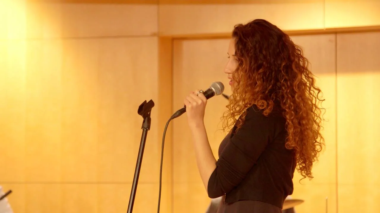 Heartbeat, image 2, Singer.jpg