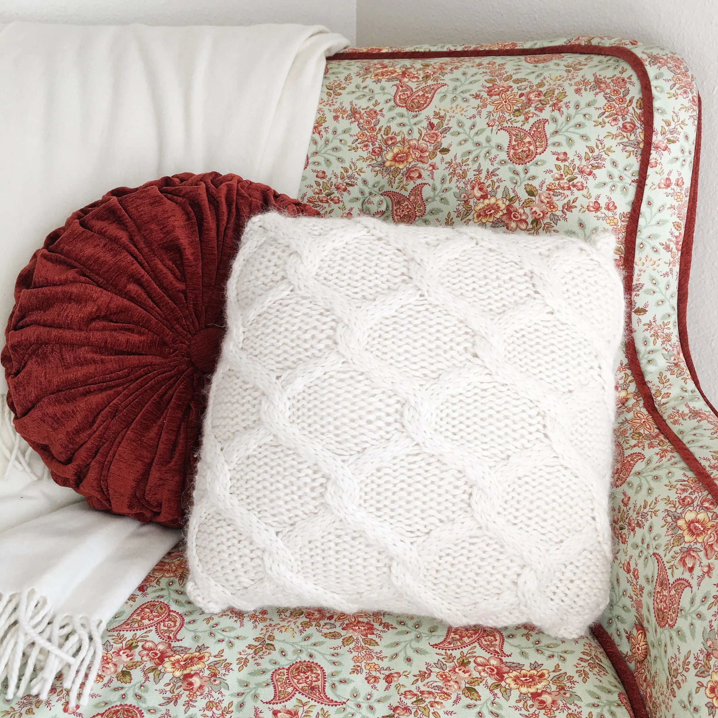 KNITTING - Diamond Pillow