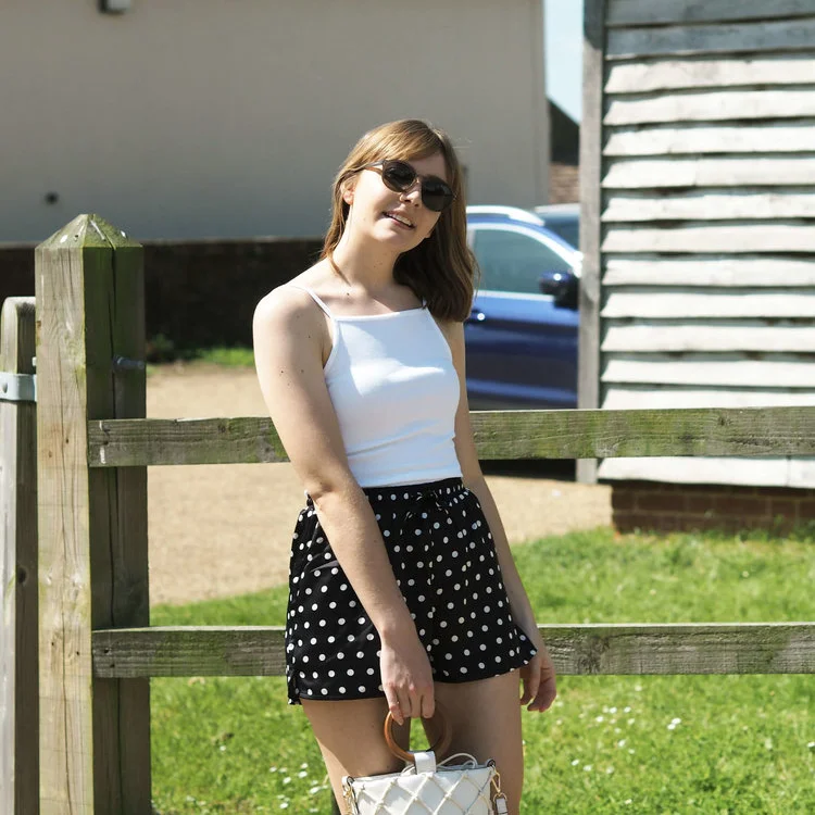 summer-outfit-polka-dot-shorts.jpg