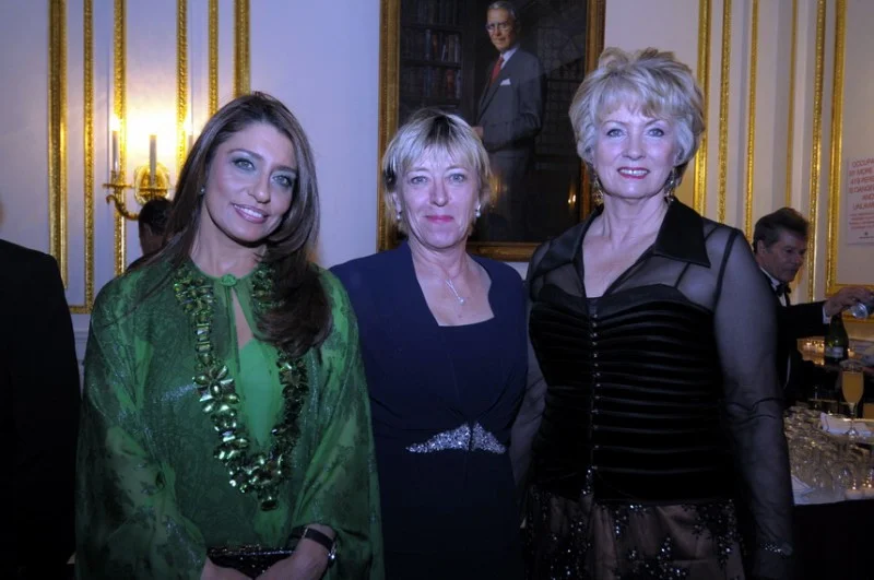 metropolitan-club-gala-2009-muna-jody-anna.jpg