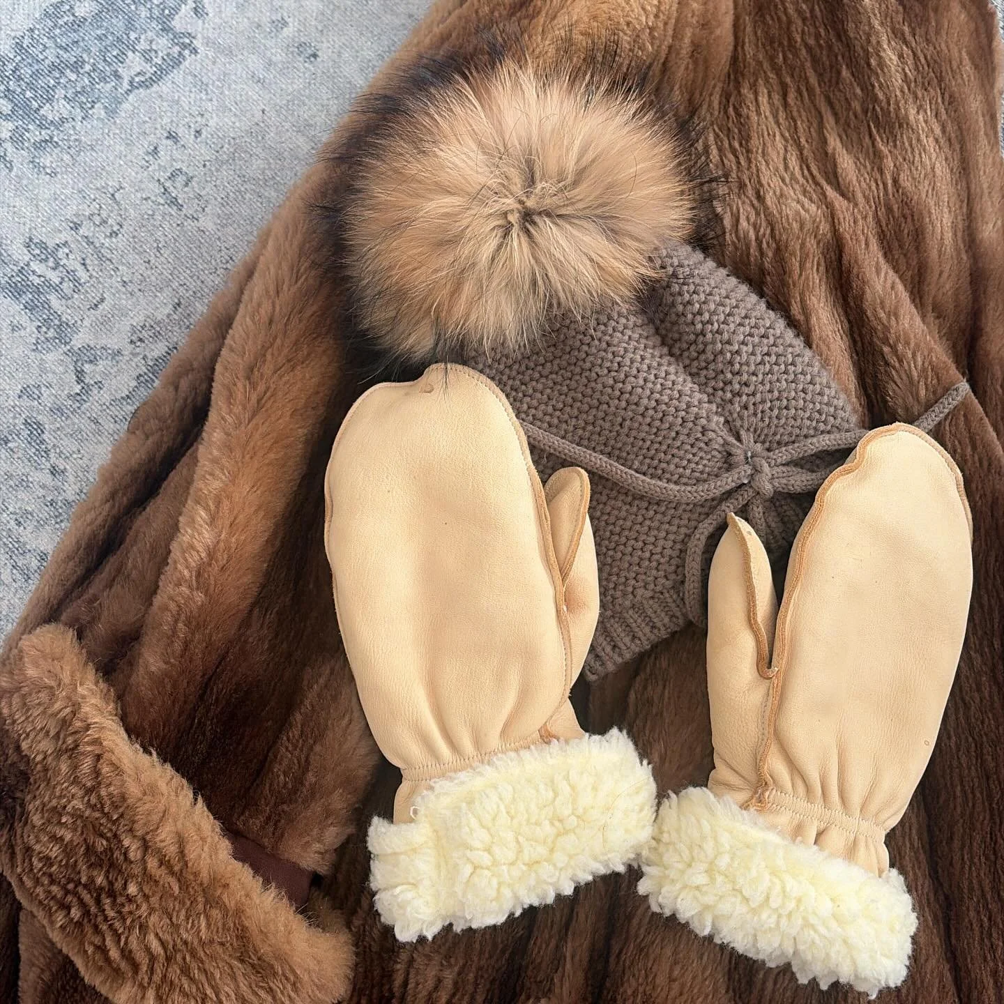 It&rsquo;s this kind of cold today 🦌🦝🥶🔥😎thanks for the mitts Dad!

#fur #deerskin #warmth #canadianwinters #spring