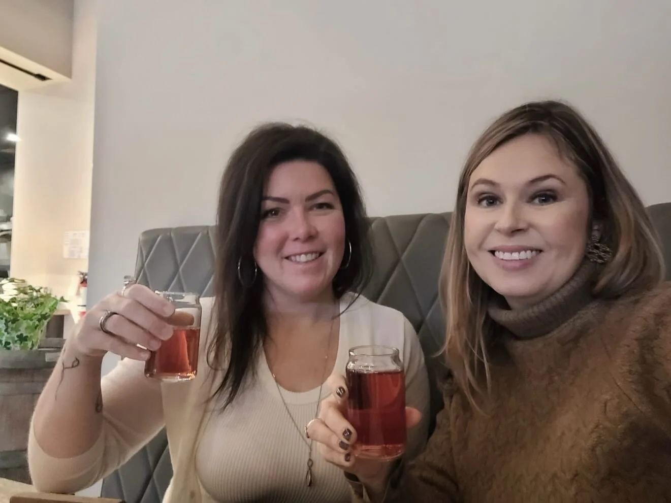 40 years of friendship with one of the kindest and wisest humans I know! 🤩💖🙏🏼🥰 I love you Linds!