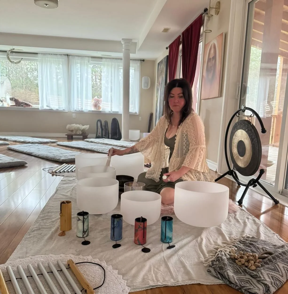 Practice softening your mind and body daily, and see it reflected back to you in nature and life 🙏🏼✨💖

So grateful to offer Soften + Release again this afternoon with @pilatestheresa at the beautiful space of @radinecorrwyld 

#soften #rest #sound