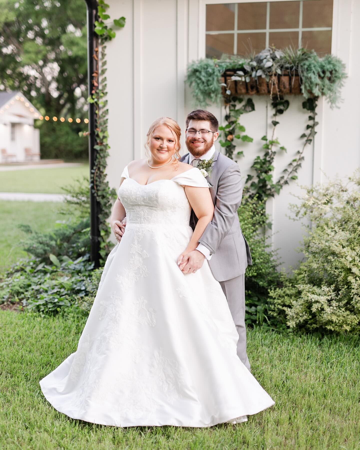 Who doesn&rsquo;t love a beautiful spring time wedding? 🤍

@jessicacapriphotography