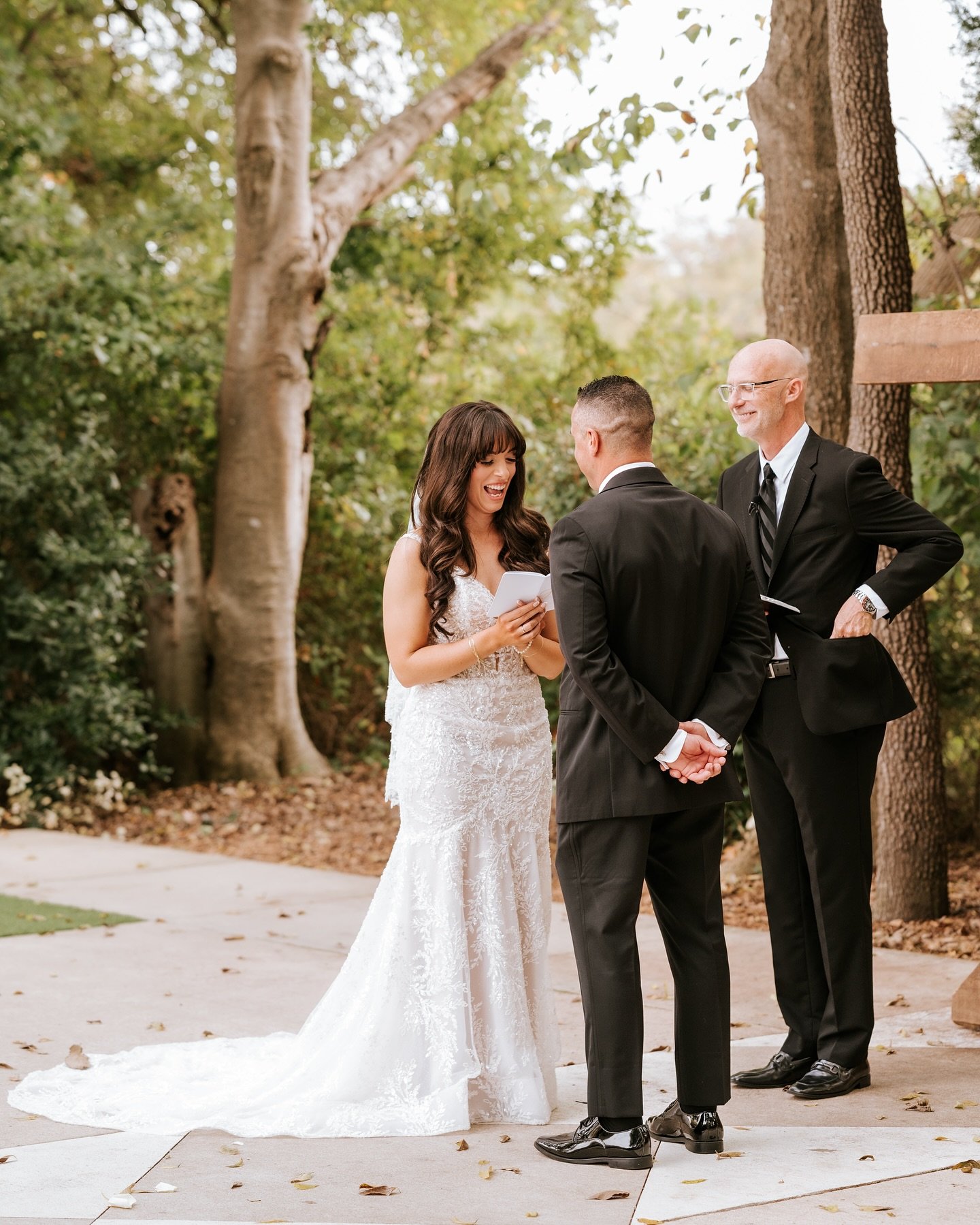 This fall wedding was absolutely stunning 🤍

Photography @ivoryoaksphoto 
Planner @emeraldandivyweddings 
HAMU @roseandsagehairandmakeup 
Bride HAMU @chrisjennmakeup
Florist @hautepoppiesfloral 
Videography @austindanielfilms 
Catering @fivestareven