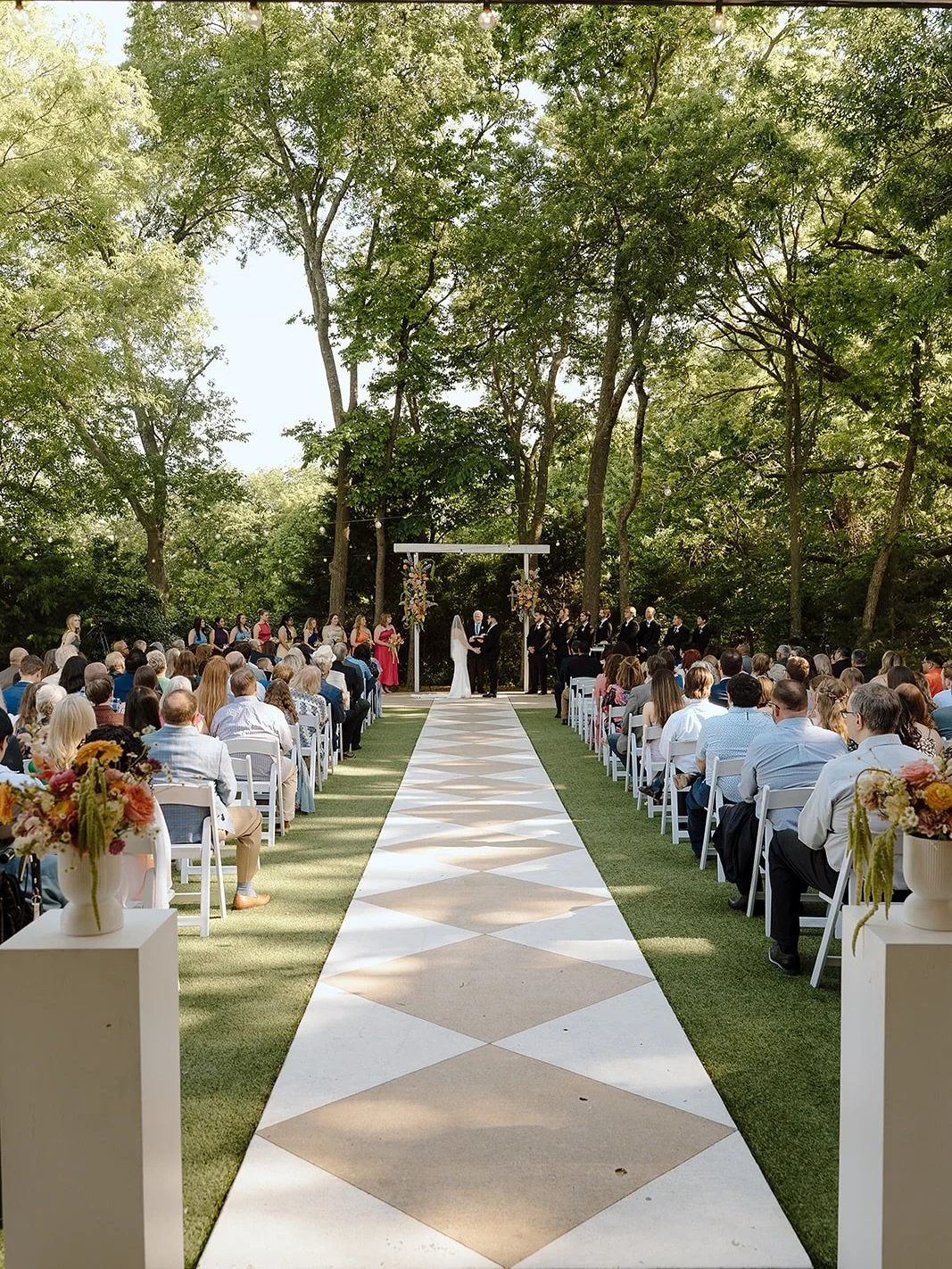 Summer weddings bring all the romance. Here are some of our favorite photos from this beautiful summer wedding 💛

Photography @capturesbychristi

#summerwedding #texasweddingvenue #weddingvenue #theknottx #theknottexas #bridesofnorthtexas #bridesofn