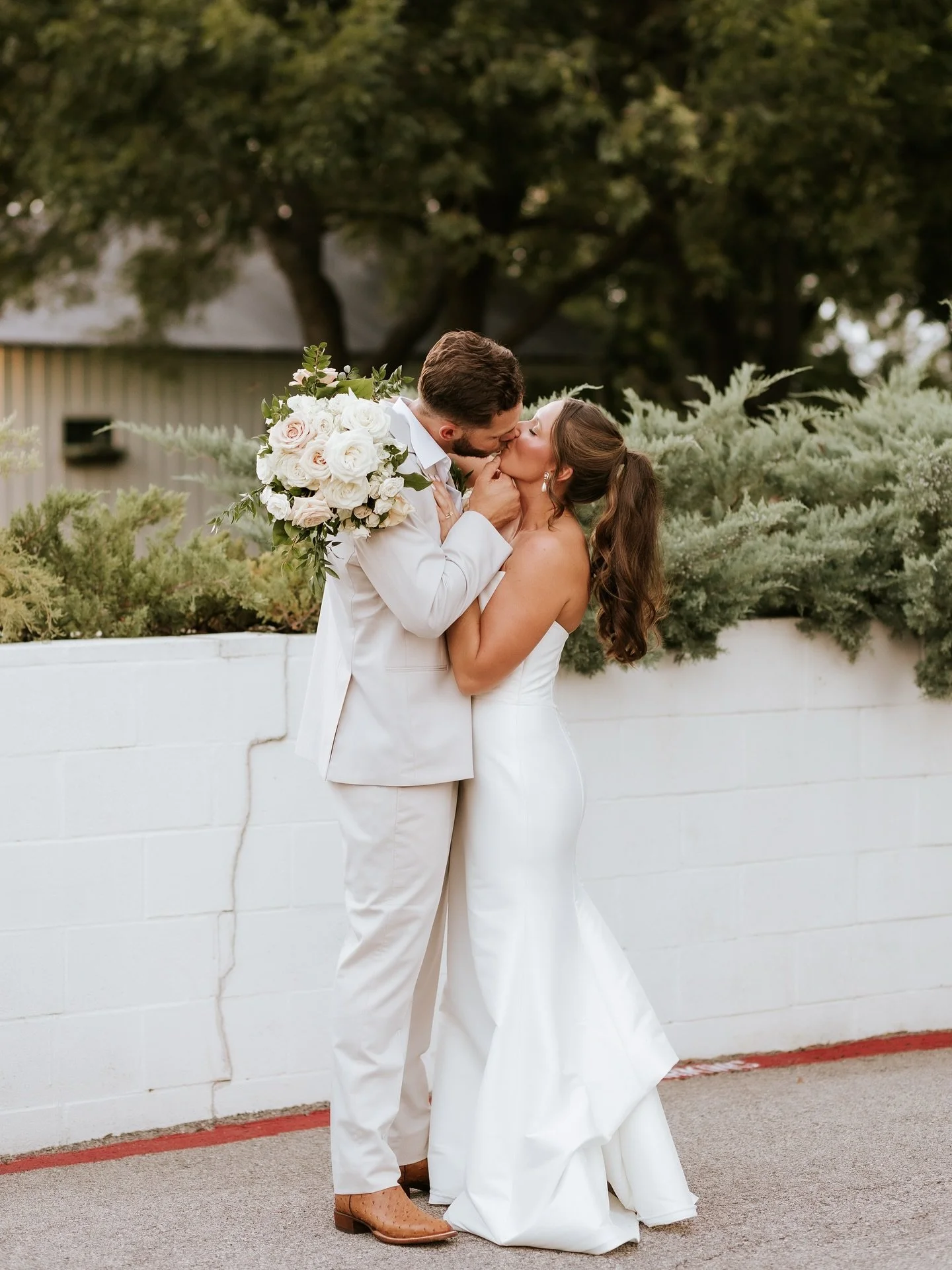 We are still obsessing over all the beautiful details from this day 🤍

Photography @ivoryoaksphoto 
Planning @emeraldandivyweddings 
Florist @hautepoppiesfloral 
HAMU @roseandsagehairandmakeup 
Videography @austindanielfilms 
Rentals @styledbyambere