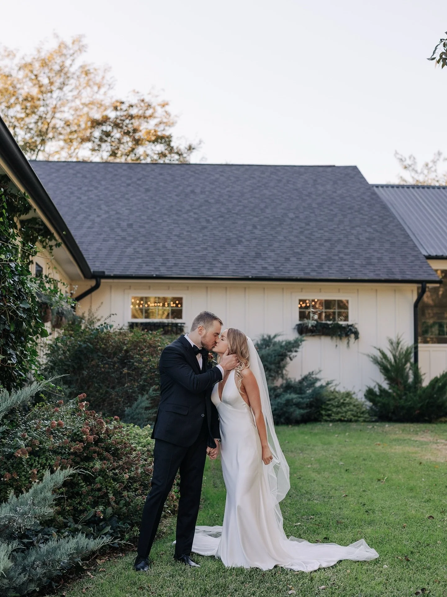 If forever had a season, it would look like this 🍂🤍

Photography @cactusandcoastphotography 
Planner @emeraldandivyweddings 
Florist @wylieflowerandgift 
HAMU @roseandsagehairandmakeup 
Catering @fivestareventservices 
Bartending @hdliquidcater 
St