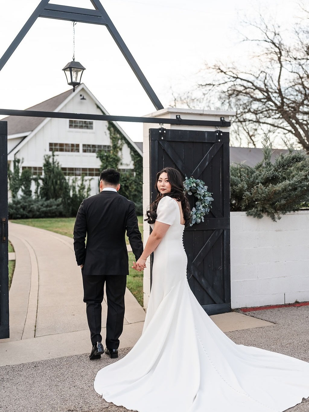 All the romance from this dreamy winter wedding 🤍

Photography @gingersnapstudios 
Planner @emeraldandivyweddings 
Florist @hautepoppiesfloral 
Videography @austindanielfilms 
Catering @fivestareventservices 
Bartending @servicegemevents 
Cake @butt