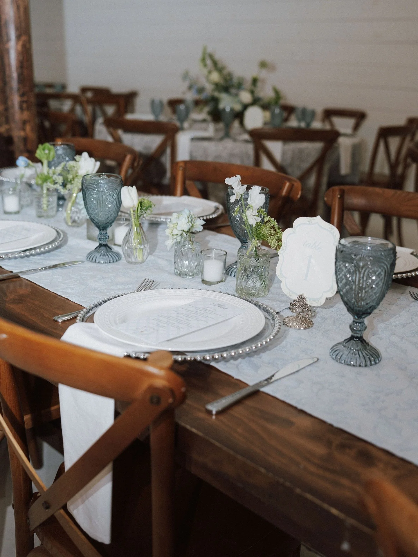 All of the warm weather we&rsquo;ve been having has us reminiscing over this gorgeous summer wedding 🤍

Planner &amp; Designer: @hatsoffeventsco
Catering: @farmhauscateringservices @fivestareventservices 
Bar: @hdliquidcater
Rentals: @bigdpartyrenta