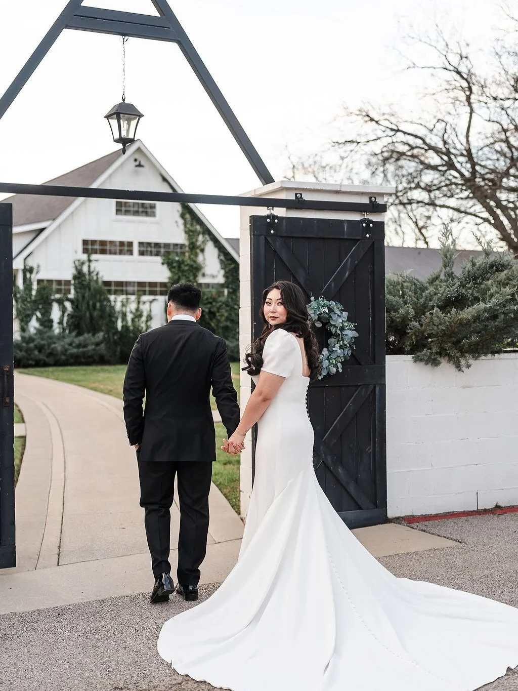 All the romance from this dreamy winter wedding 🤍

Photography @gingersnapstudios 
Planner @emeraldandivyweddings 
Florist @hautepoppiesfloral 
Videography @austindanielfilms 
Catering @fivestareventservices 
Bartending @servicegemevents 
Cake @butt