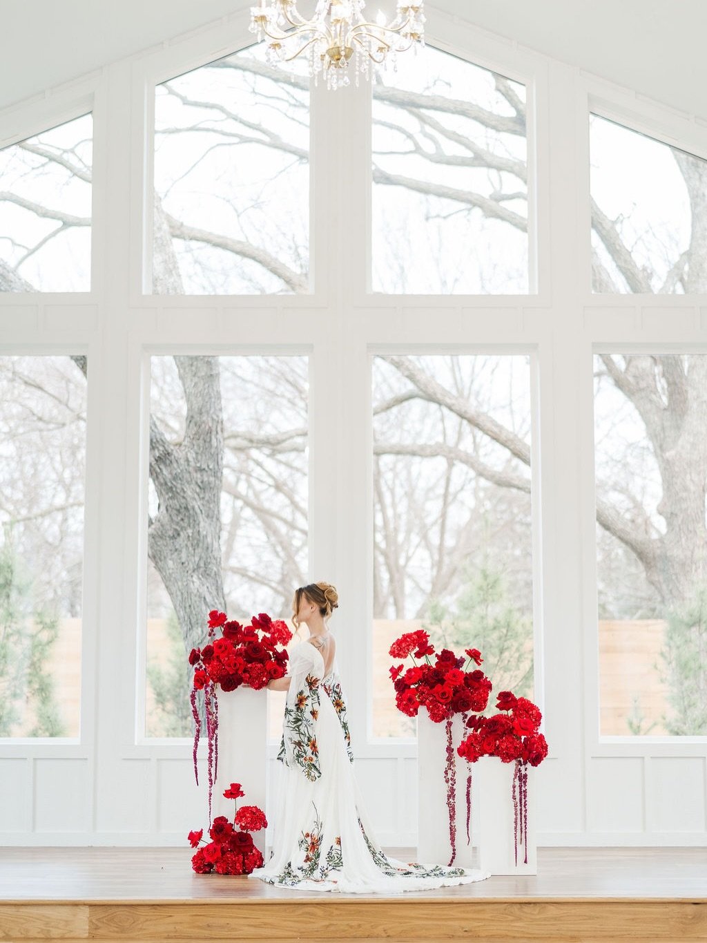 Where timeless romance meets bold, romantic florals 🌹🤍

We absolutely loved this chapel set up. Thank you to all of the incredible vendors who brought this open house to life.

Photography @gingersnapstudios 
Chapel florals @fullyflourishedandco 
P