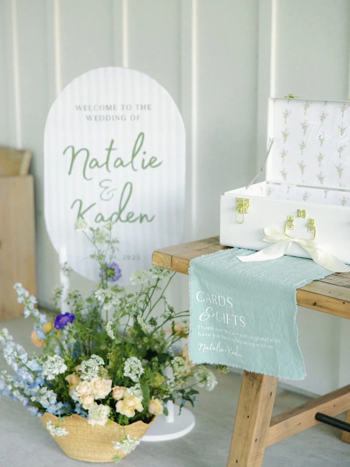 These details were everything 🤍

Photography: @mck.findleyphoto
Coordinating: @ivyroseevents_
Florals: @helloflowerboys
MU: @styles.bysophia
Hair: @alexgonzalezhair
Catering: @fireovapizza

#texaswedding #weddinginspo #bridesofnorthtexas #theknot #t