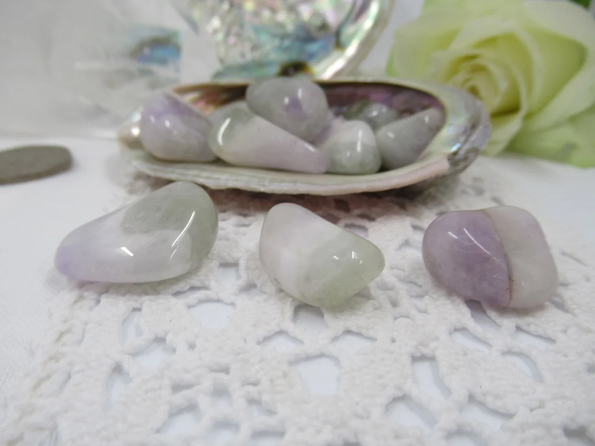 Sue Webshop_Pictures_Tumblestones_Amegreen2.JPG