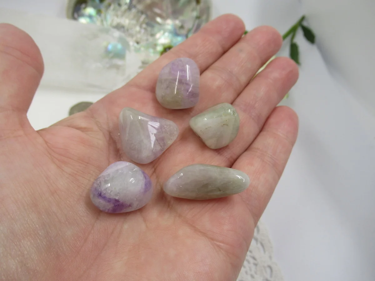 Sue Webshop_Pictures_Tumblestones_Amegreen4.JPG