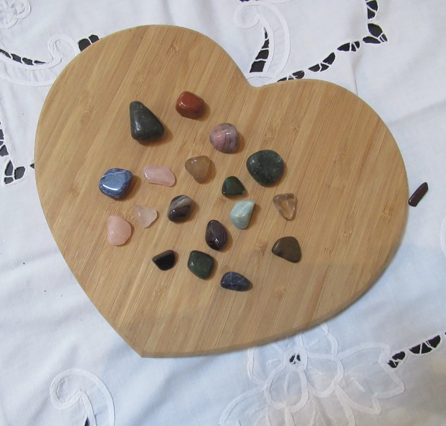 Sue Webshop_Pictures_Tumblestones 100g 50g Mix2.JPG